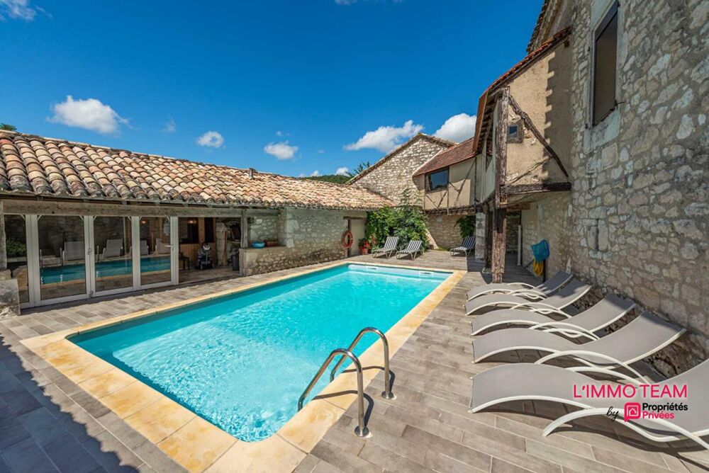 MONTCUQ Propriété quercynoise 11 pièces sur 5500 m² avec piscine et dépendance