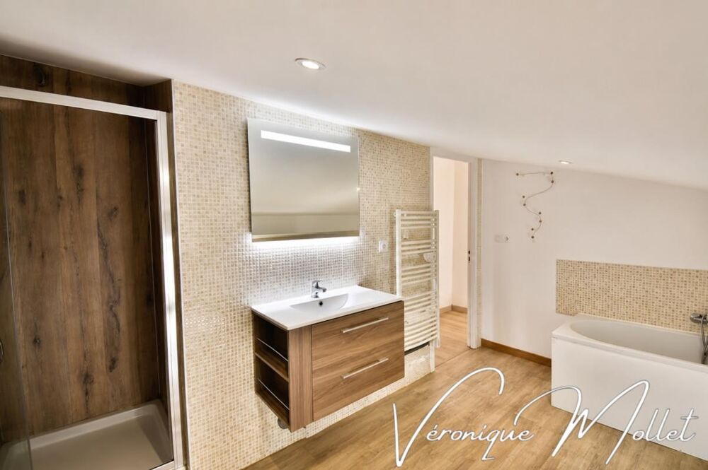 AU COEUR DE SAINT ANDRE DE CUBZAC  Maison de ville, 2 chambres, 2 WC, buanderie, climatisation, tout à pieds !