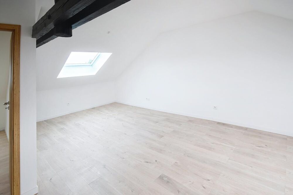 Vente Appartement APPARTEMENT AU DEUXIEME ET DERNIER ETAGE - 2 CHAMBRES - PLACE PARKING - CAVE - REFAIT A NEUF Lexy