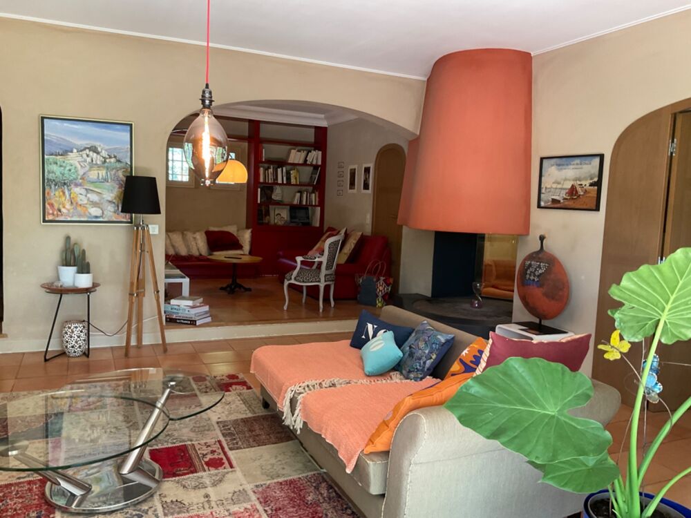 à vendre  Propriété/château Rognes (13840)
