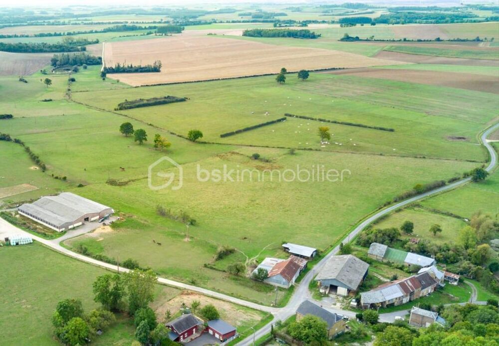 Grand bâtiment polyvalent : équestre ou agricole de plus de 2 100 m² couverts sur 6,6 hectares
