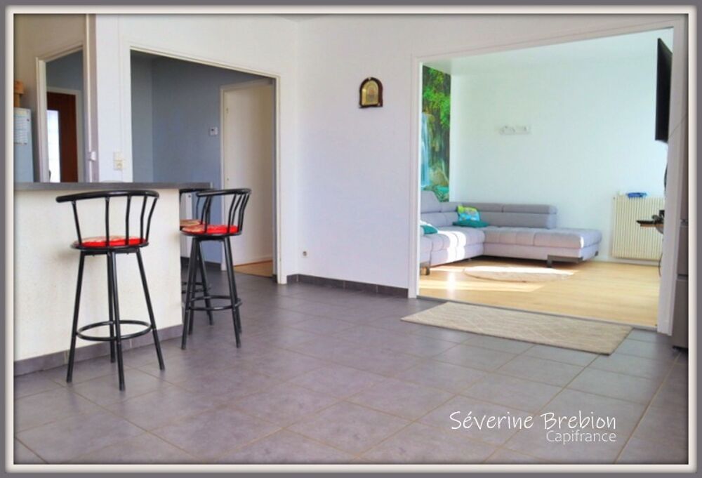 Vente Maison Charmante maison de 156 m², 3 chambres, garage, terrain plat et clôturé, PAC, tout à l'égout, au cœur de Chabreloche Chabreloche