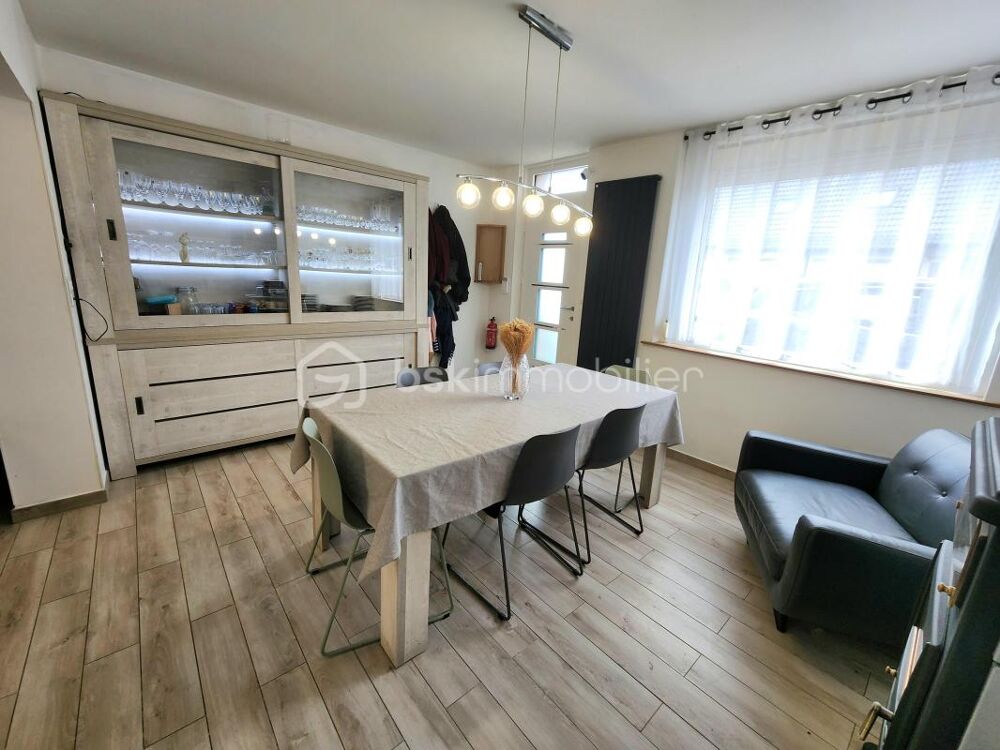 Maison individuelle, 3 grandes chambres, jardin, local commercial récent, sous-sol