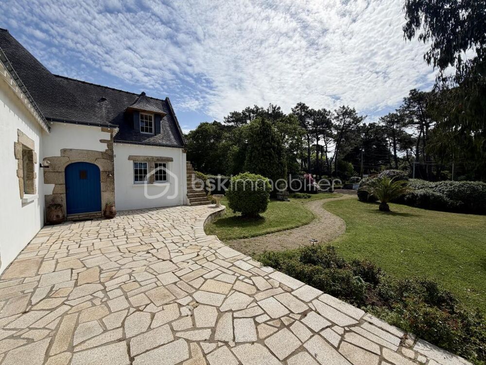 Vue sur la rivière de Crach et le Pont de Kerisper  Élégante néo-bretonne de 211 m² sur un terrain clos de 1 850 m²