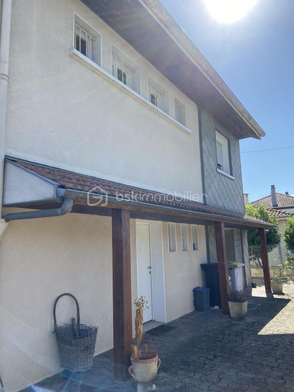 Maison avec piscine à vendre : Profitez de l'évasion en ville !