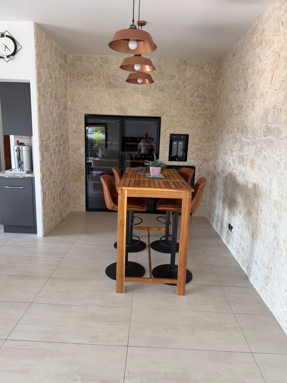 Superbe villa moderne, aux Taillades, de plain-pied avec piscine, panneaux solaires et prestations de standing