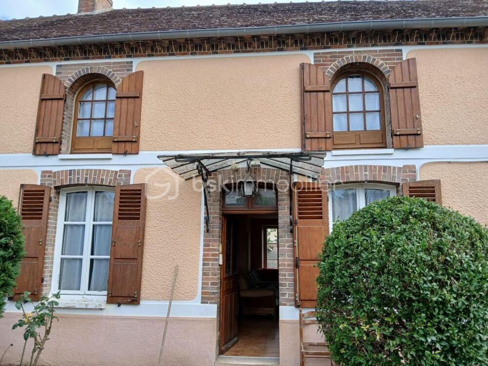 Vente Maison Charmante maison de famille en pierre_ 133 m²_7 pièces _4 grandes chambres_ grand garage de 90m² à seulement 1h de Paris! Longueville