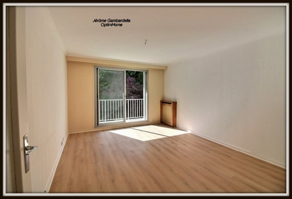 Vente Appartement Appartement 4 pièces de 71 m2 avec balcon, box et cave à vendre à POISSY (78) Poissy