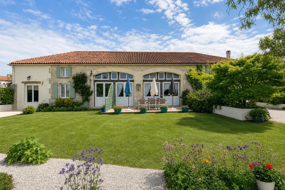 Maison rénovée 7 pièces 201 m² - Bresdon