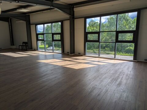   Local commercial à louer proche de CHAMBERY (73)380 m² 