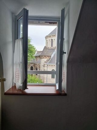  Appartement à louer 3 pièces 75 m²