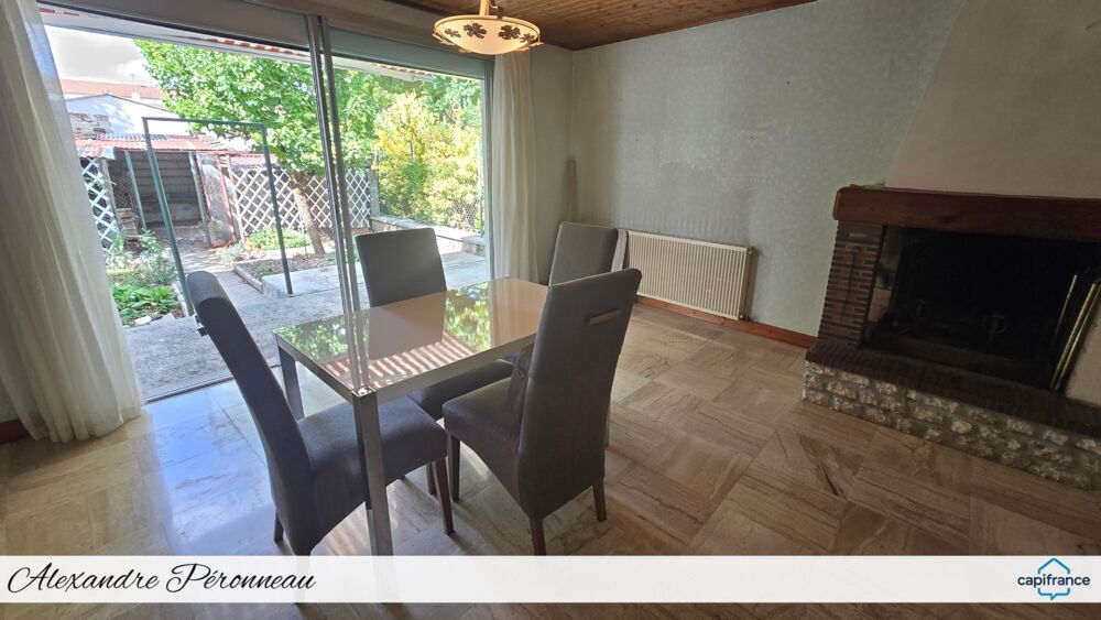 MAISON À RÉNOVER  3 CHAMBRES  GRAND SÉJOUR  GARAGE  JARDINS  À MOINS DE 10 KM DE LA ROCHELLE