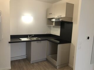  Appartement à louer 4 pièces 79 m²