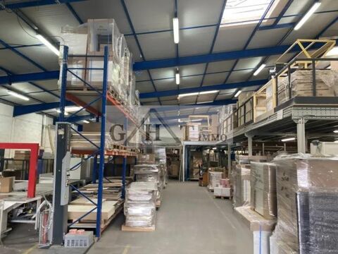   LOCAL D'ACTIVITÉ DE 810 M² À VENDRE À GROSLAY 