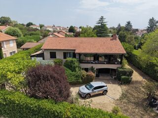 Vente Maison CHAPONOST – Élégante maison familiale avec possibilité de deux logements indépendants – Terrain de 802 m² Chaponost