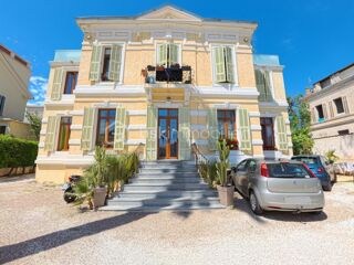  Immeuble  vendre 14 pices 320 m