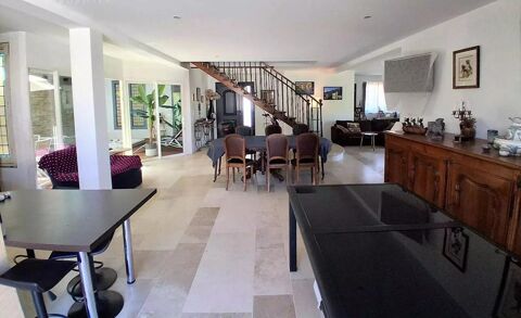   Maison en pierres 213 m2 Condat Sur Trincou 11 pièces 6 chambres Maison - 11 pièce(s) - 213 m²