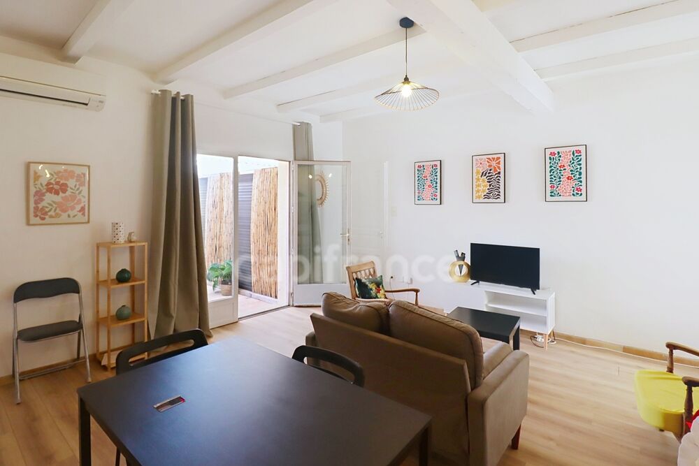 GARD (30) AIGUESMORTES (30220) intra-muros à vendre appartement T4 ~40 m2, 1 chambres et terrasse