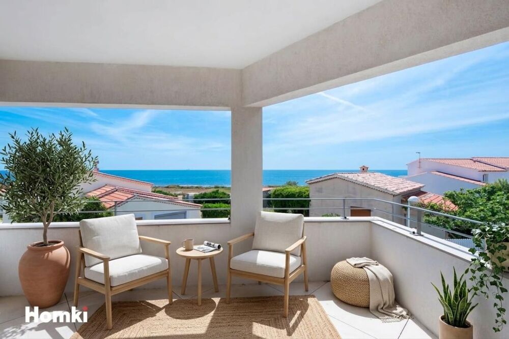 CARRO  Maison mitoyenne dun côté avec terrasse de 19 m² et vue mer panoramique