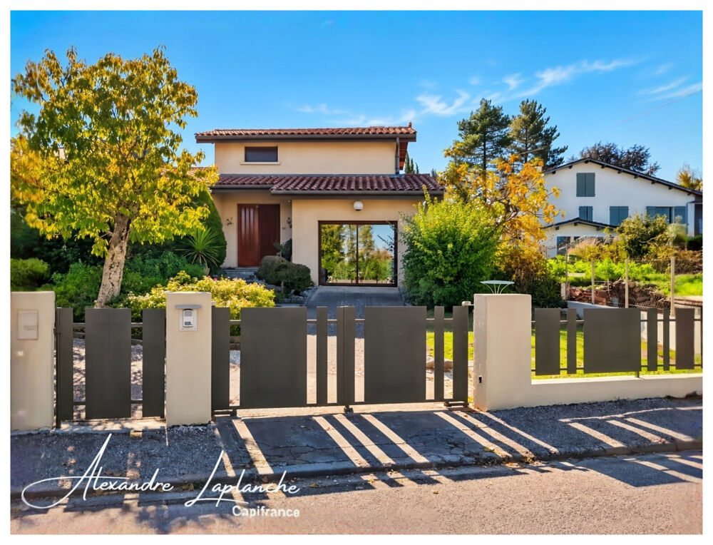 Dpt Tarn et Garonne (82), MONTAUBAN (82)  Quartier St Michel  Maison lumineuse de 175 m² avec jardin, véranda et garage