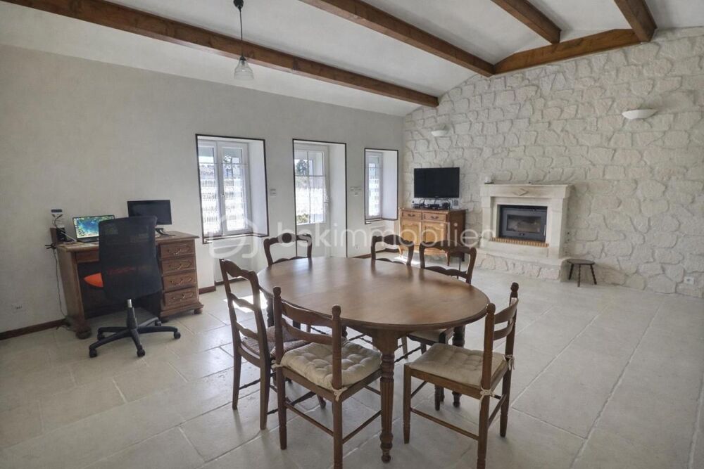 Longère rénovée plain-pied 94 m²  pièce de vie 42 m²  2 chambres  terrain 1180 m²  dépendances