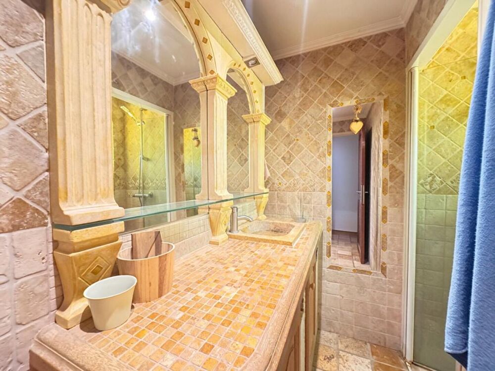 Vente Maison SAINT-VICTORET  Villa indépendante de 137 m² avec 91 m² de dépendances et fort potentiel Saint victoret