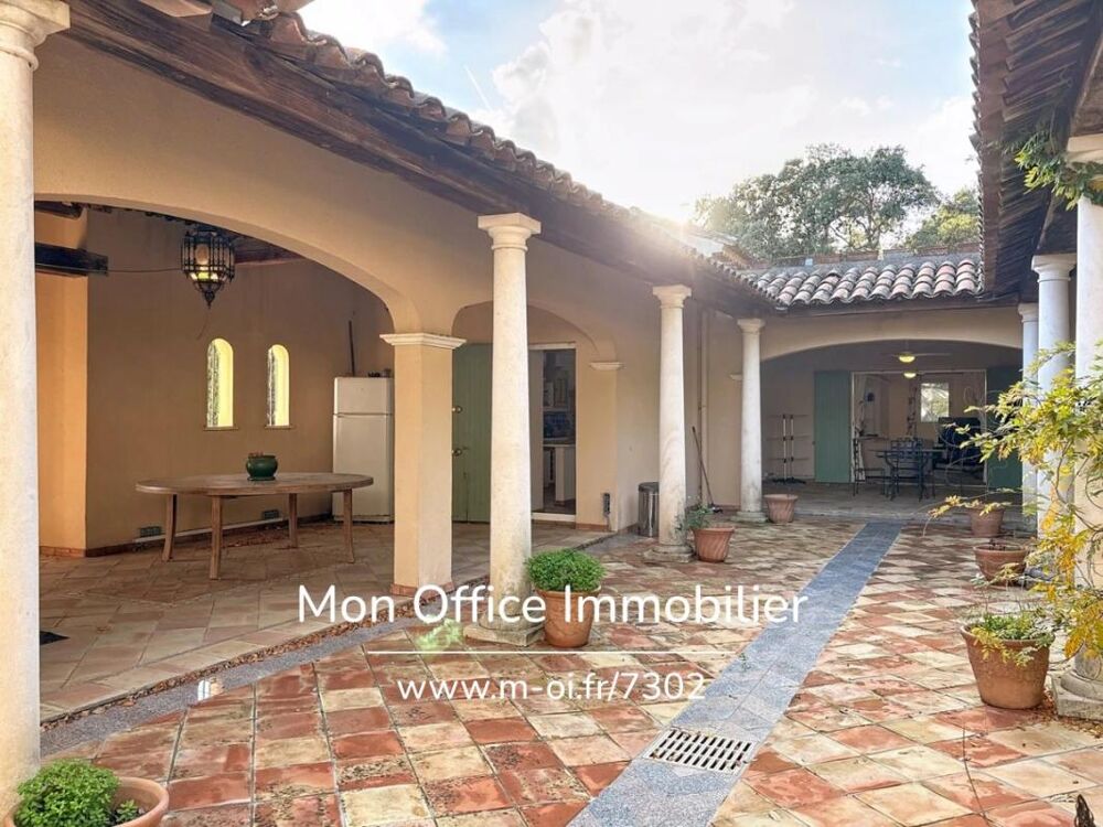 Référence : 7302-LES - VILLA DE 200M2 VUE SUR LES COLLINES AVEC PATIO ET TERRASSES