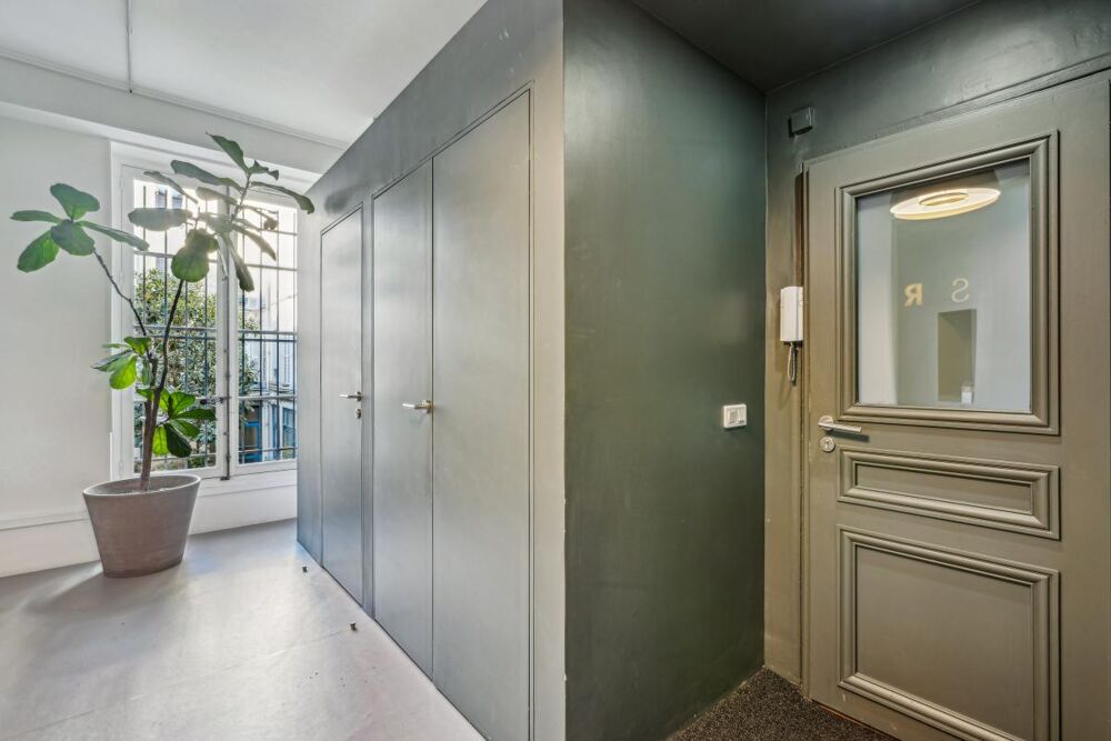   A louer bureaux au 1er étage sur cour Paris 9
