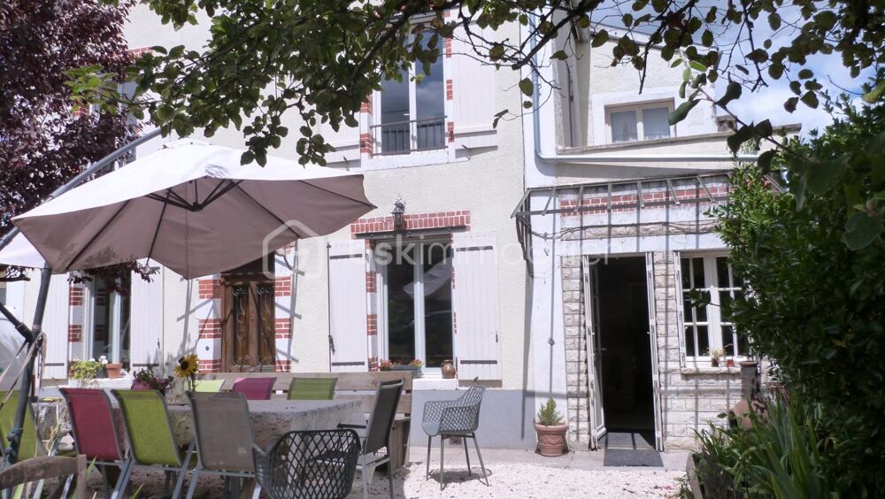 Grande maison de ville avec Hangar et jardin