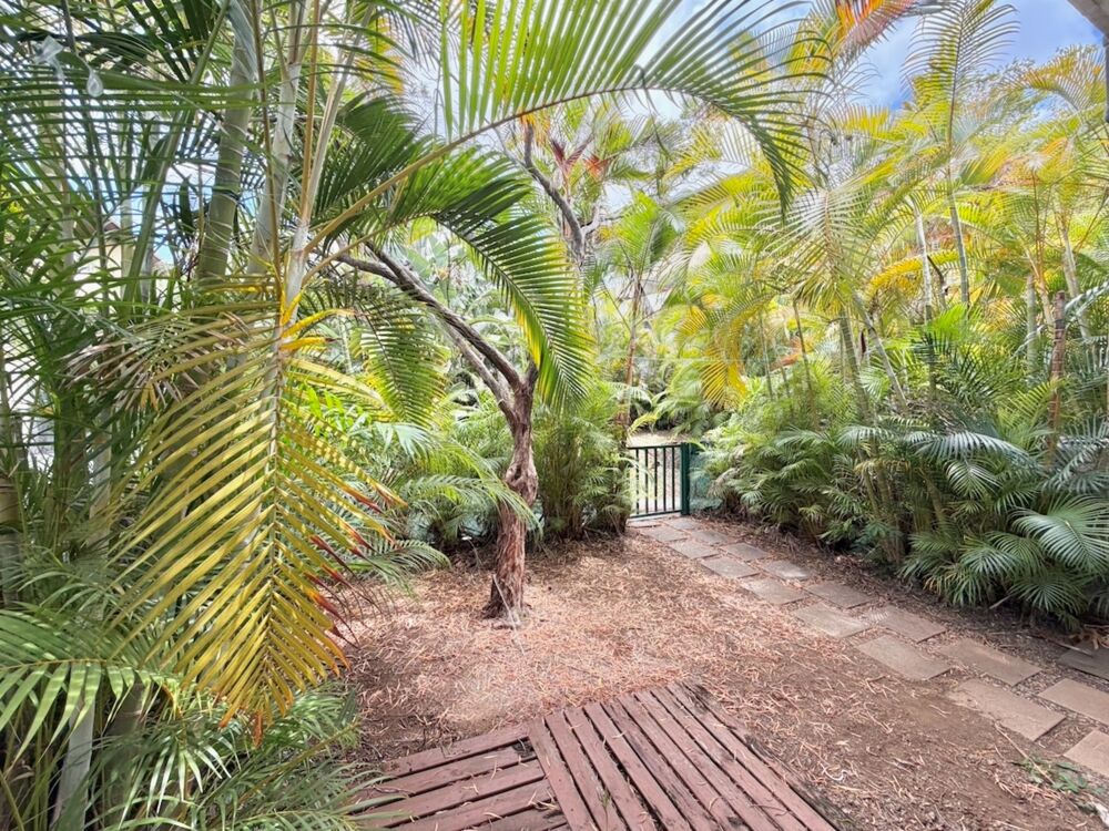 Vente Appartement À VENDRE – Rés. Les Bulbuls Apt T2, jardin, box + pk – Saint-Pierre 97410, Ligne des Bambous Saint pierre