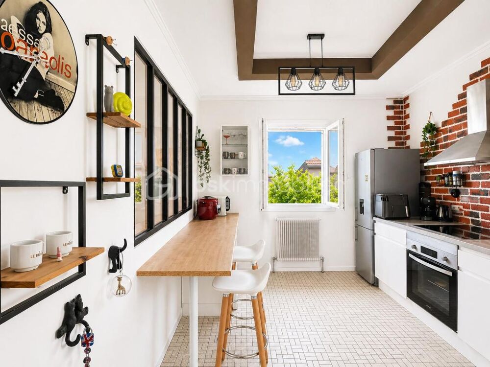 MAISON INDIVIDUELLE RÉNOVÉE AVEC REVENU LOCATIF  EST VILLEFRANCHE
