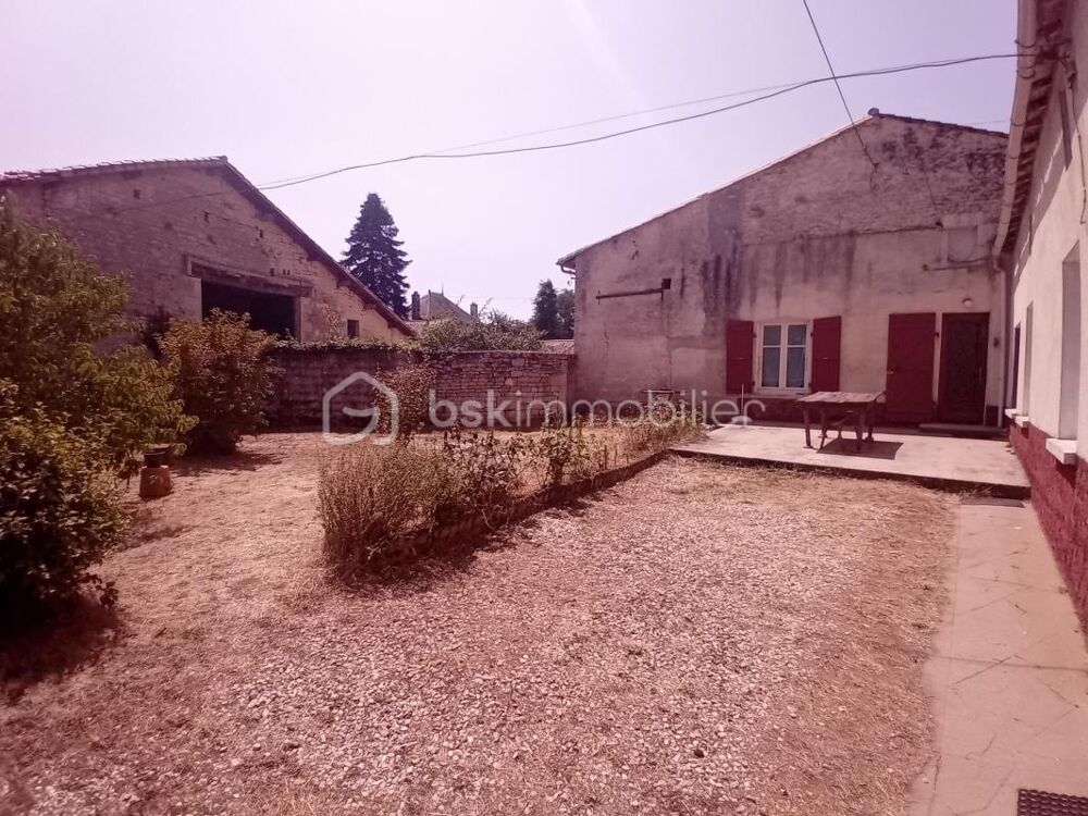 Vente Maison À vendre – Grande longère avec dépendances et vaste terrain – Fontivillié (79110) Sompt