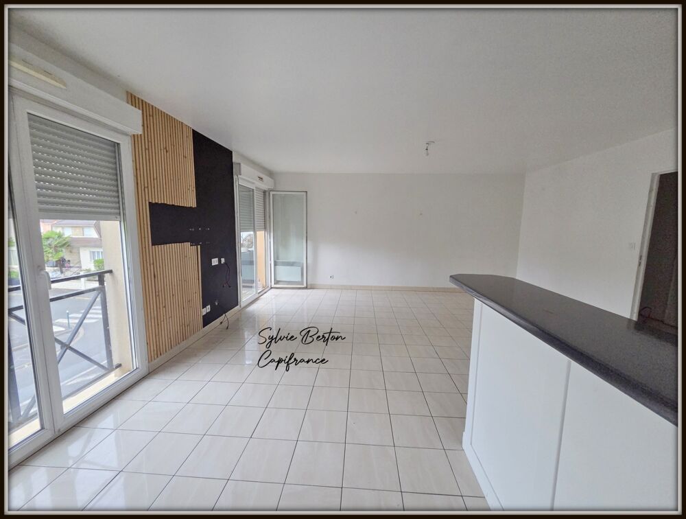 Vente Appartement VAUJOURS - Appartement T3 de 72 m3 avec balcon, box et place de parking Vaujours
