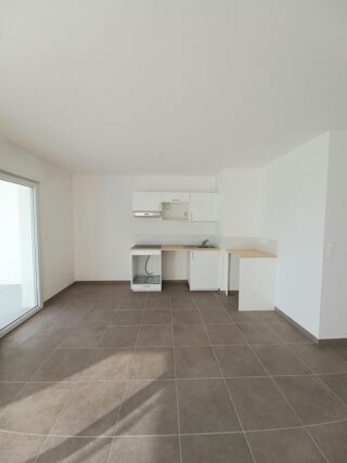  Appartement à louer 3 pièces 65 m²