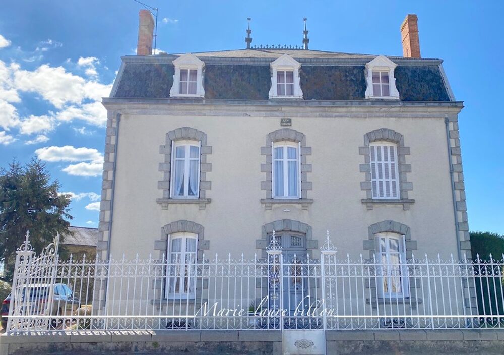 Dpt Deux Sèvres (79), à vendre NUEIL LES AUBIERS maison bourgeoise de 222 m² + dépendances et terrain de 1 041 m²