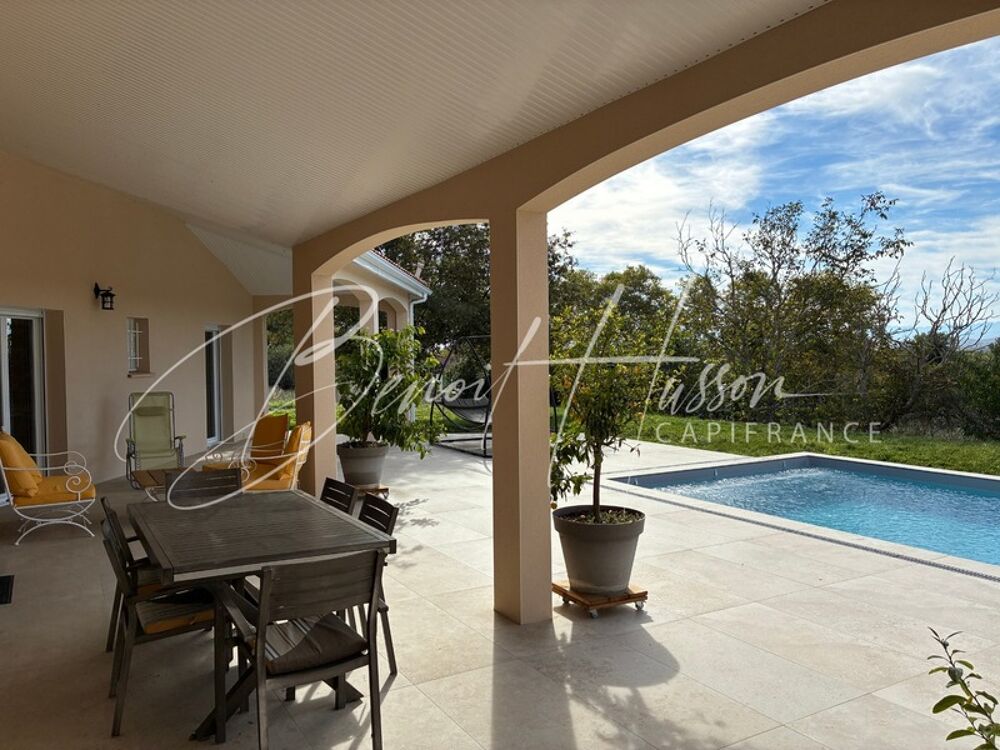Maison contemporaine T5 avec piscine sur 2966m² de terrain