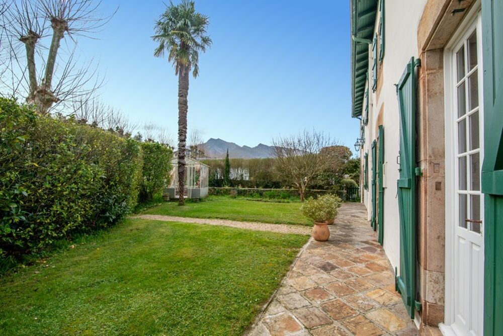 Maison à vendre 14 pièces SARE (64)