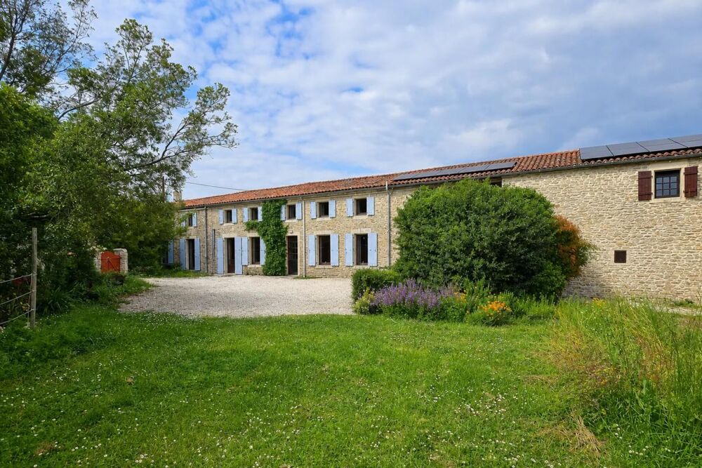 Maison de charme de 8 pièces, 241m², située à Courant - Idéal pour famille