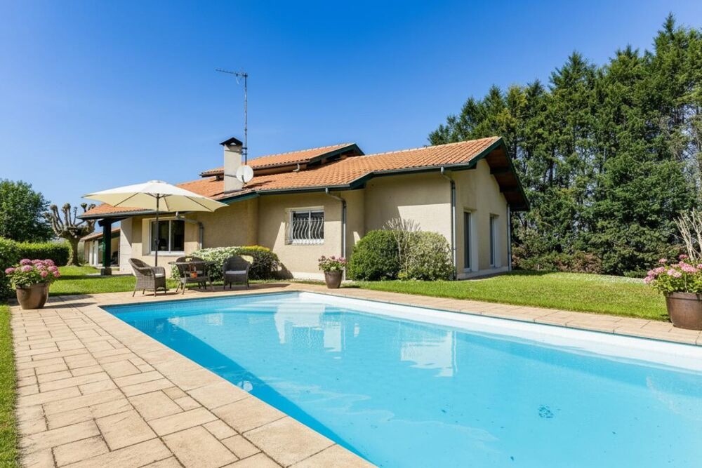 Maison Contemporaine, belle piscine, grande terrasse et double garage