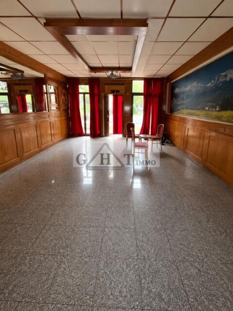   BOUTIQUE A LOUER DE 145M² A MAISONS ALFORT 