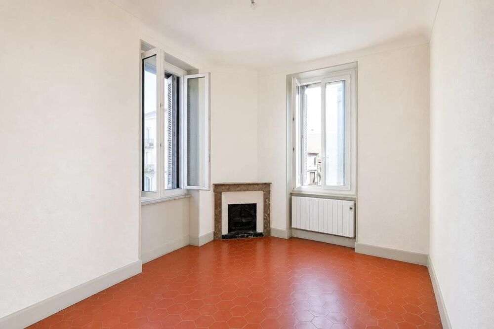 Immeuble de 5 lots et 2 locaux commerciaux 301 m² à Alès