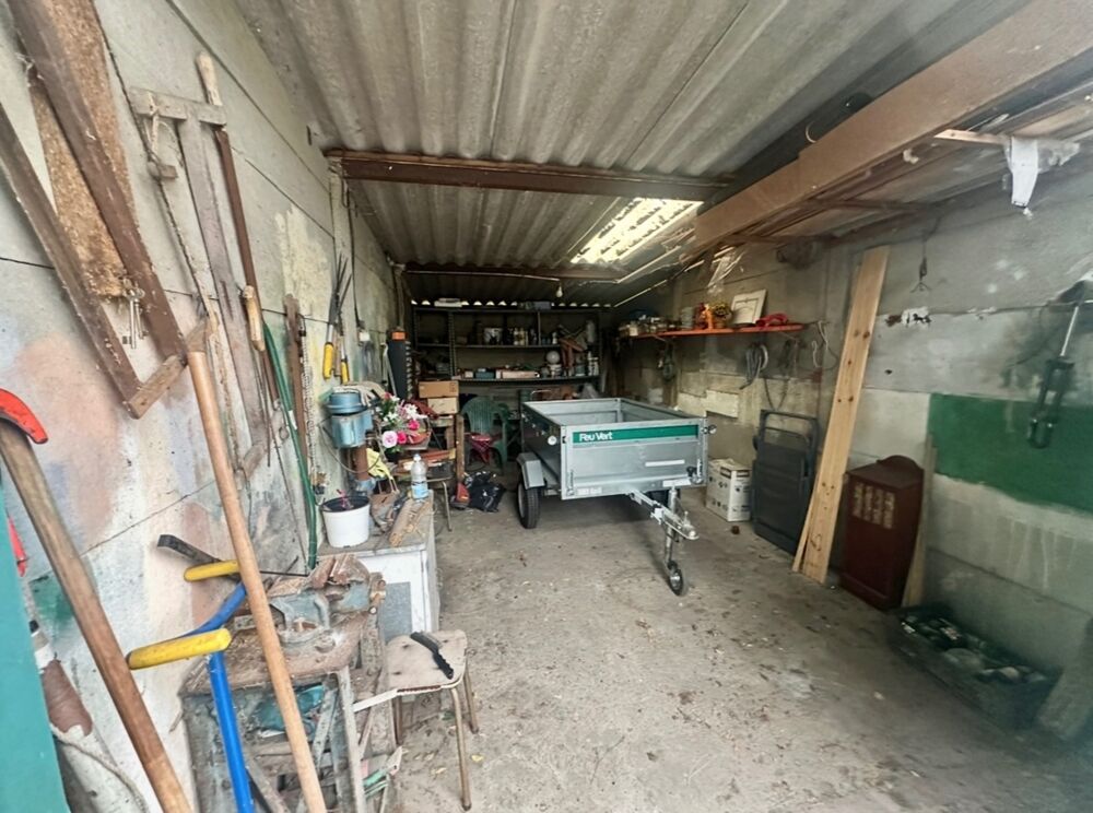 Maison, plus studio 30 m2, un garage à réhabiliter à vendre 5 pièces PESSAC (33)