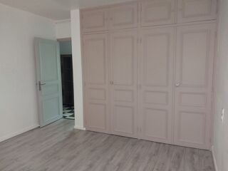  Appartement à louer 4 pièces 104 m²