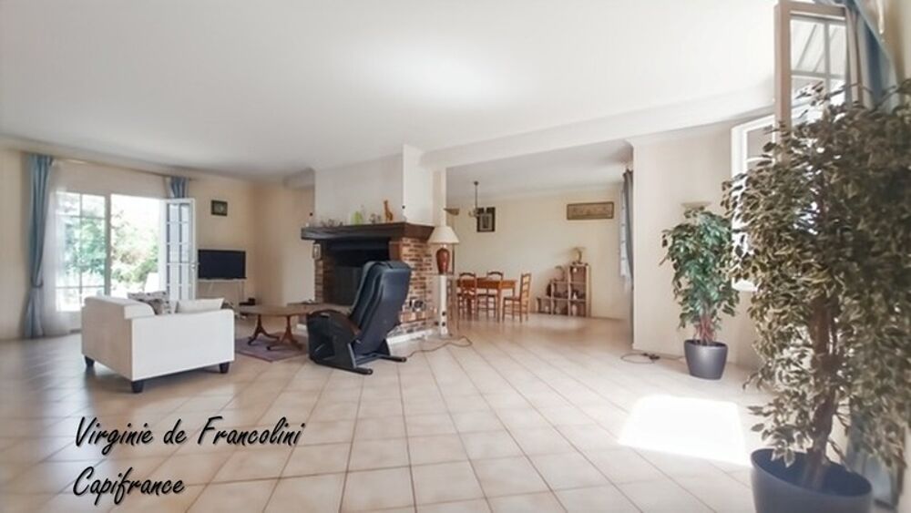 Maisons-Alfort-A vendre maison familiale-7 pièces-5 chambres-sous-sol-terrasse-jardin-2 garages-Proche Bords de Marne
