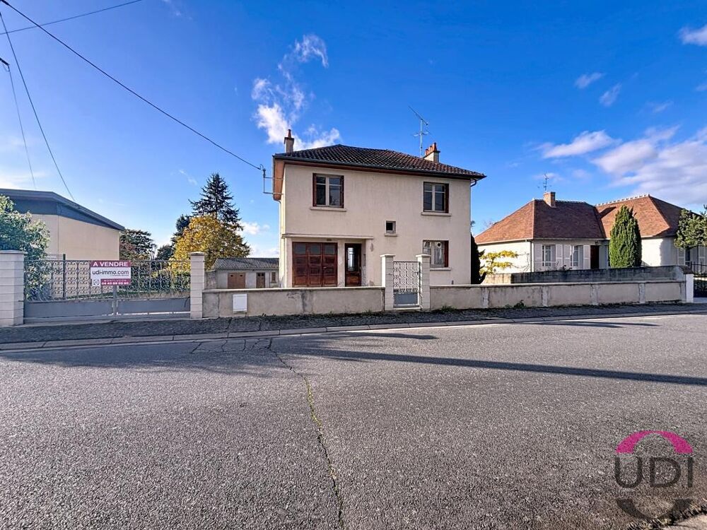 Desertines  Maison de 98 m² à rénover avec jardin, garage et cave