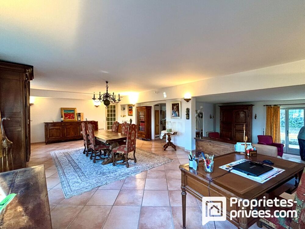 Vente Maison Maison de caractère avec piscine et dépendances sur terrain arboré 7 pièce(s) 230 m2 Fayence