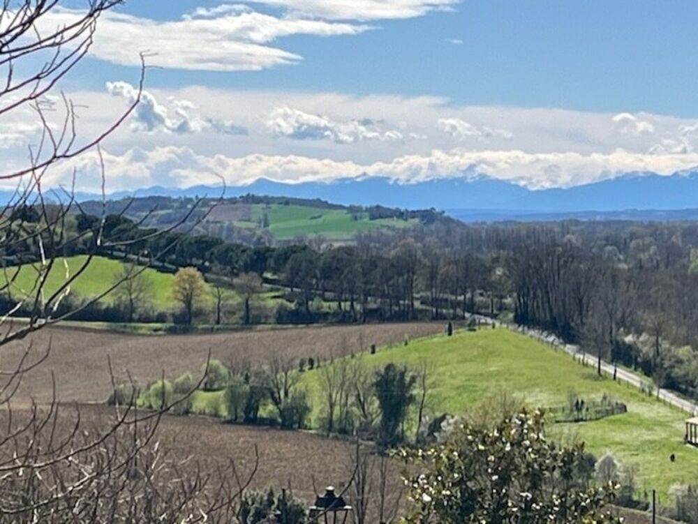 MARCIAC et PLAISANCE proches, VUE PYRENEES depuis cette BELLE MAISON DE FAMILLE 215m2, grandes dépendances , sur 1750m2 de jardi