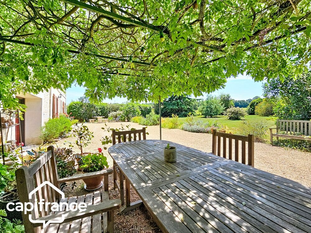 Maison en pierre de caractère 195 m²  3 chambres  mezzanine  terrain 1 606 m²  Saint-Martin-de-Sanzay proche Saumur, Montreu