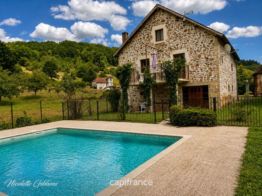 Gagnac-sur-Cère  Grange restaurée avec piscine et vue sur la campagne