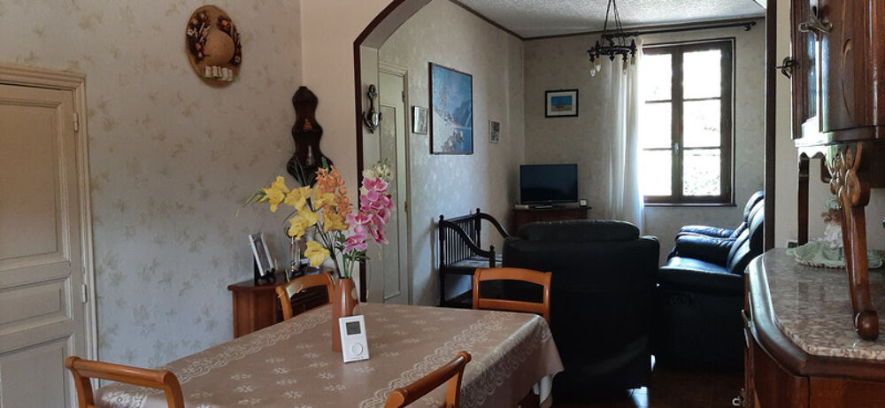 Vente Maison GRANDE MAISON FAMILIALE AVEC 4 CHAMBRES, DEPENDANCES ET TERRAIN Gueugnon